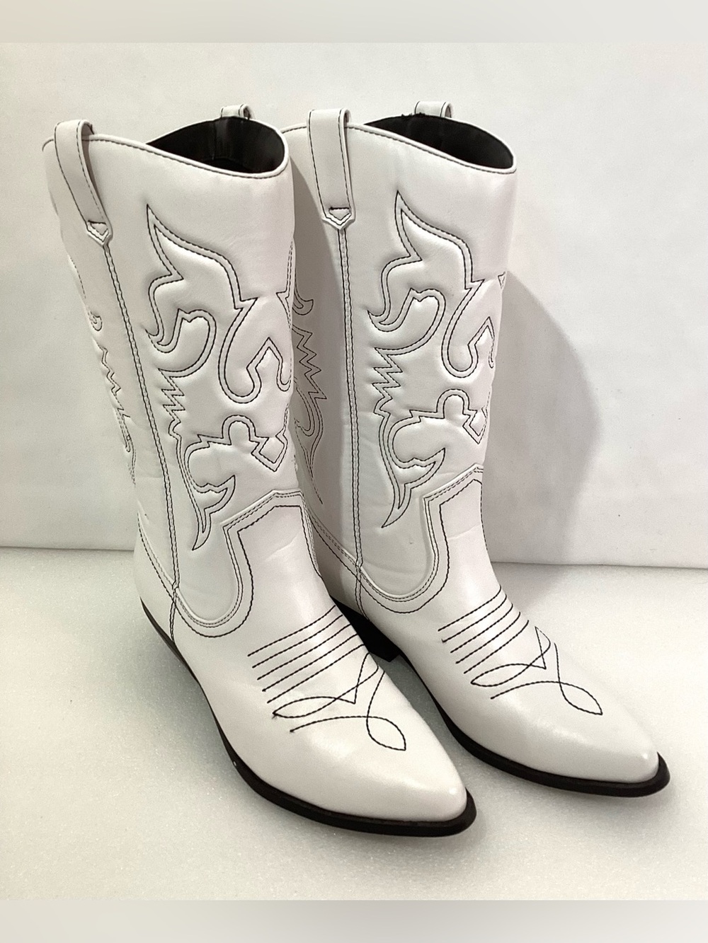 Soda Woman’s Cowgirl Boots Size 9 White Black Embroidery Faux Leather